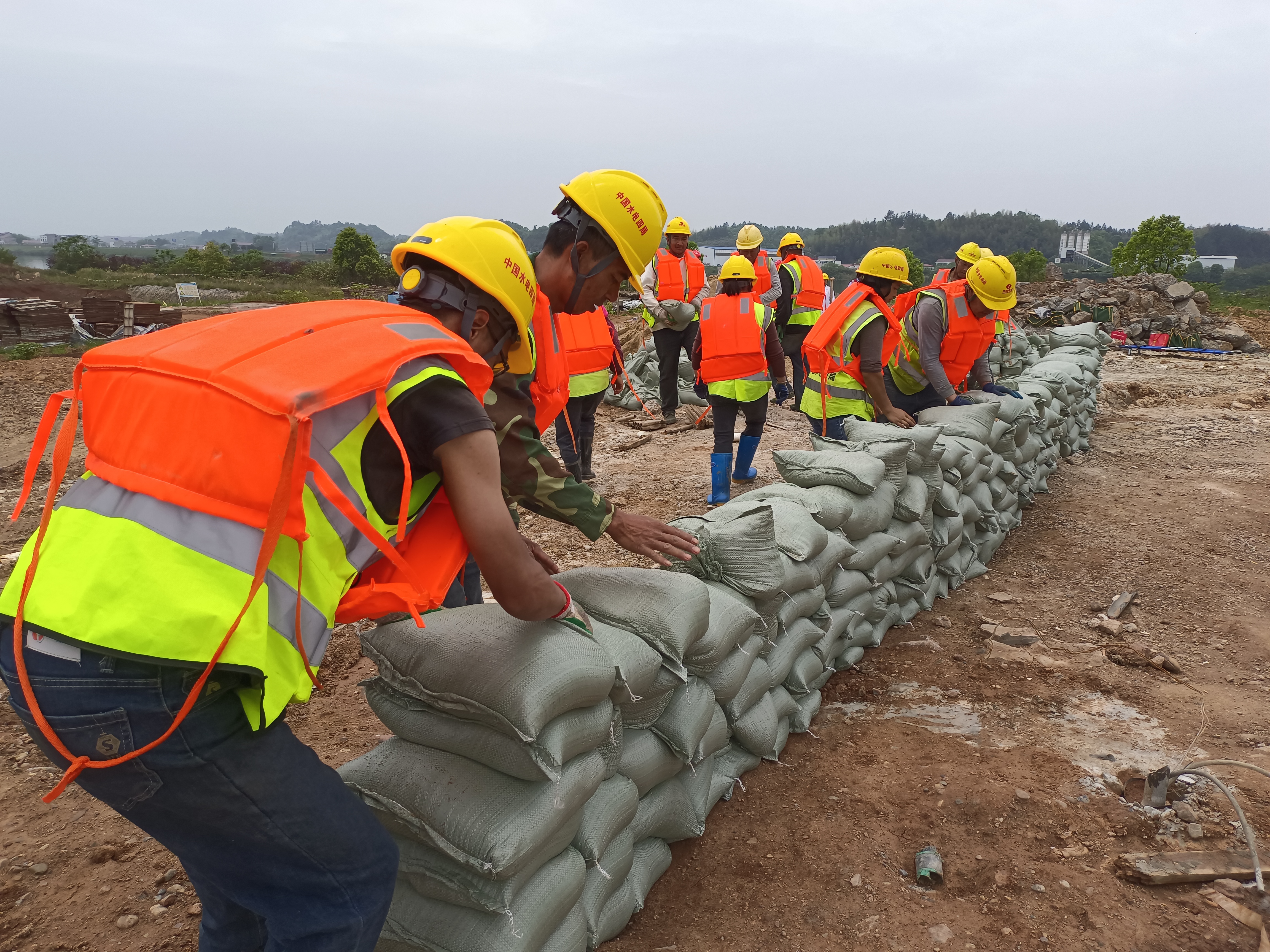 以“演”促防，以“練”備戰(zhàn)！株洲航電 擴(kuò)機(jī)項(xiàng)目開展防汛搶險(xiǎn)救災(zāi)應(yīng)急演練