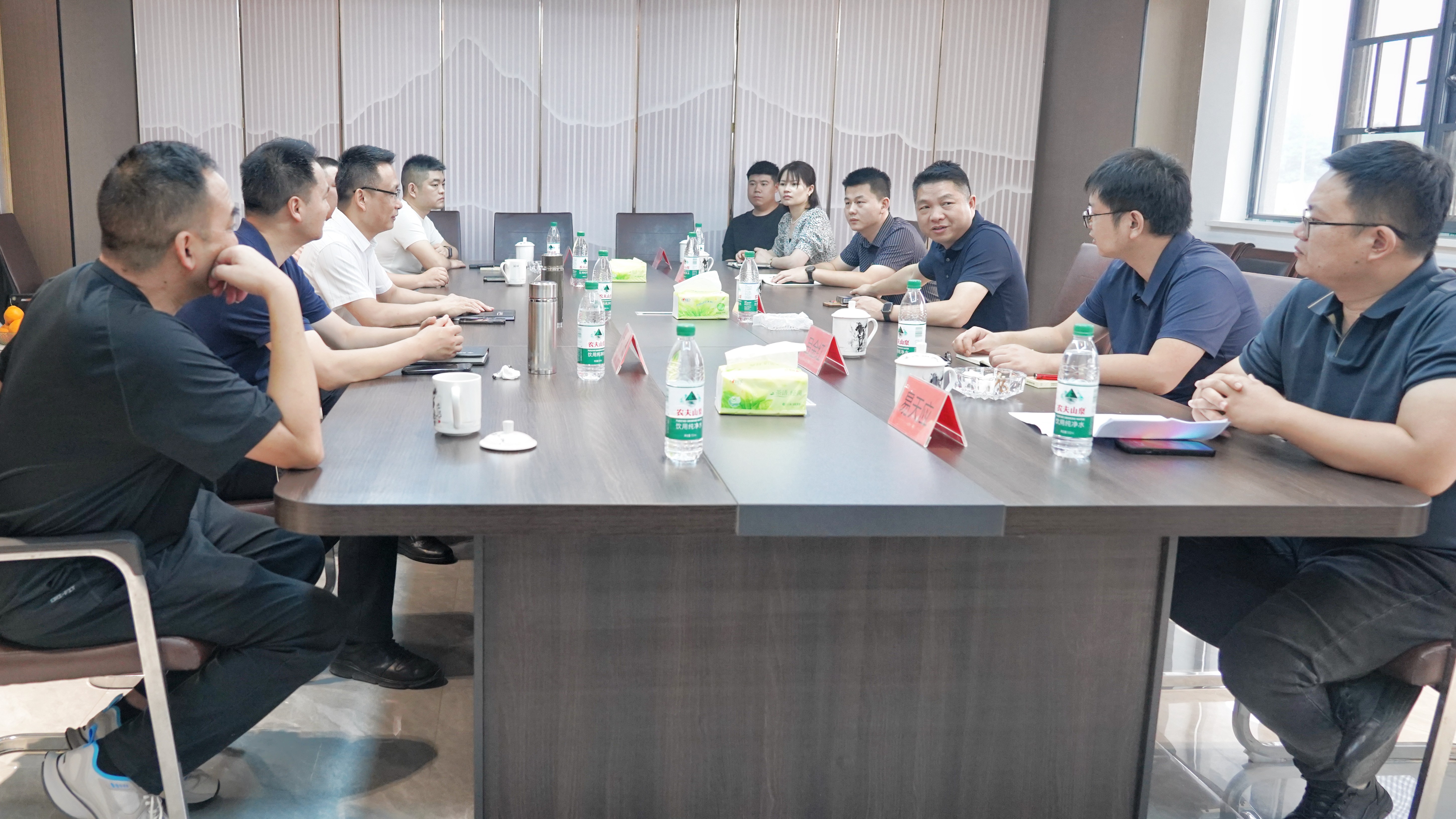 湖南港發(fā)集團(tuán)赴湖南發(fā)展益沅公司開展合作交流