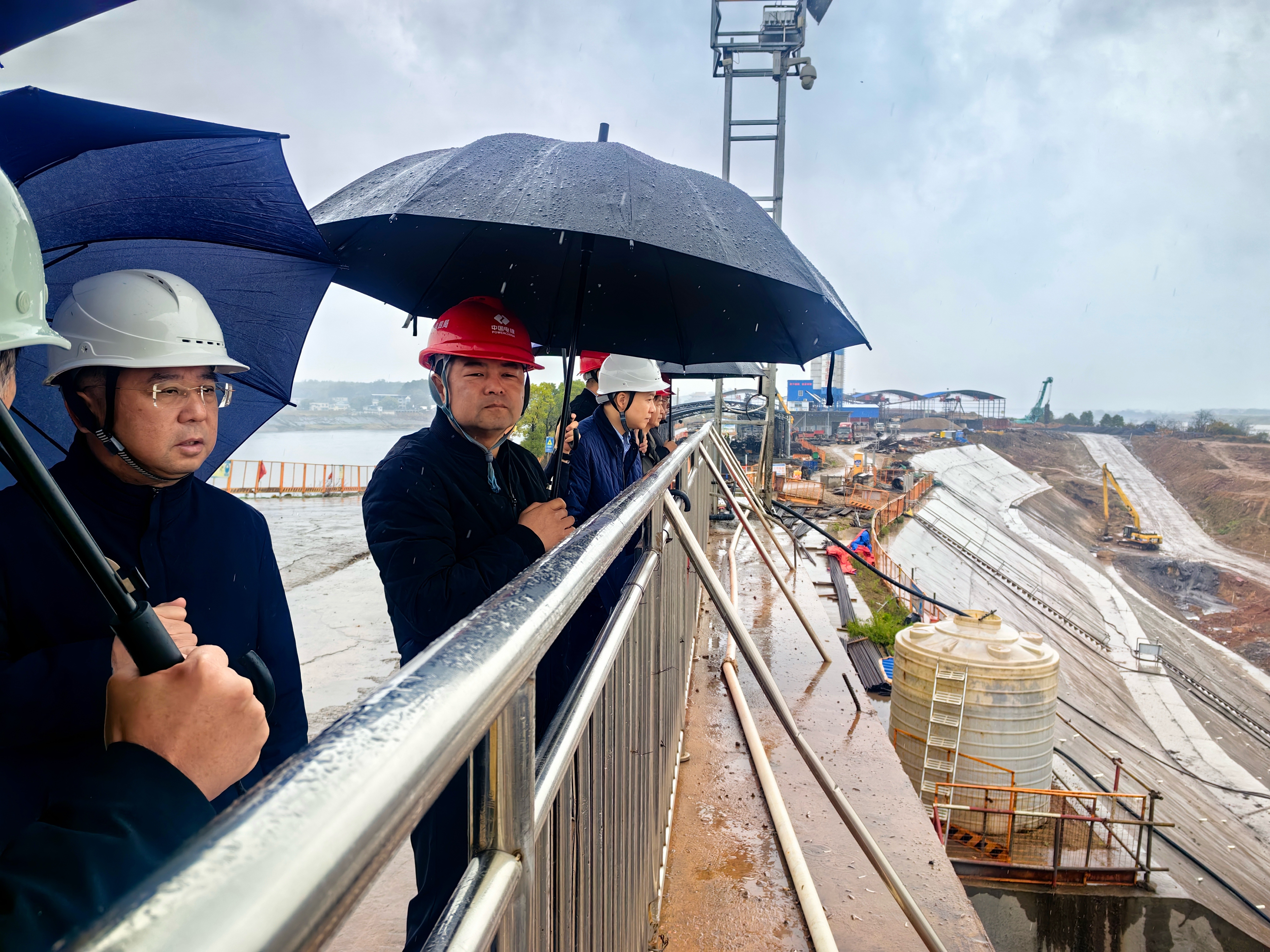 劉志剛赴分公司及擴(kuò)機(jī)項目督導(dǎo)防汛備汛與安全生產(chǎn)工作